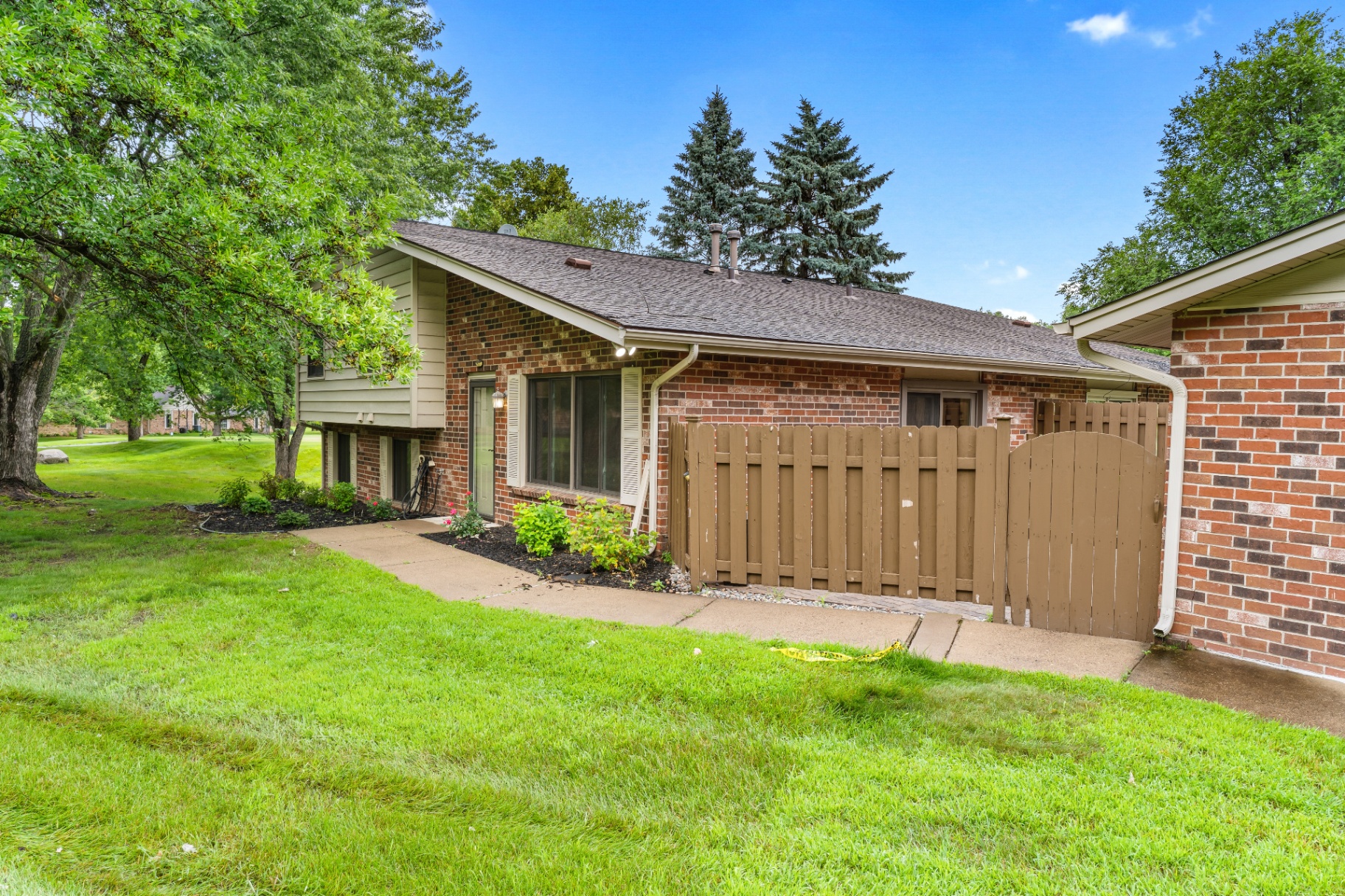 Exterior listing photography