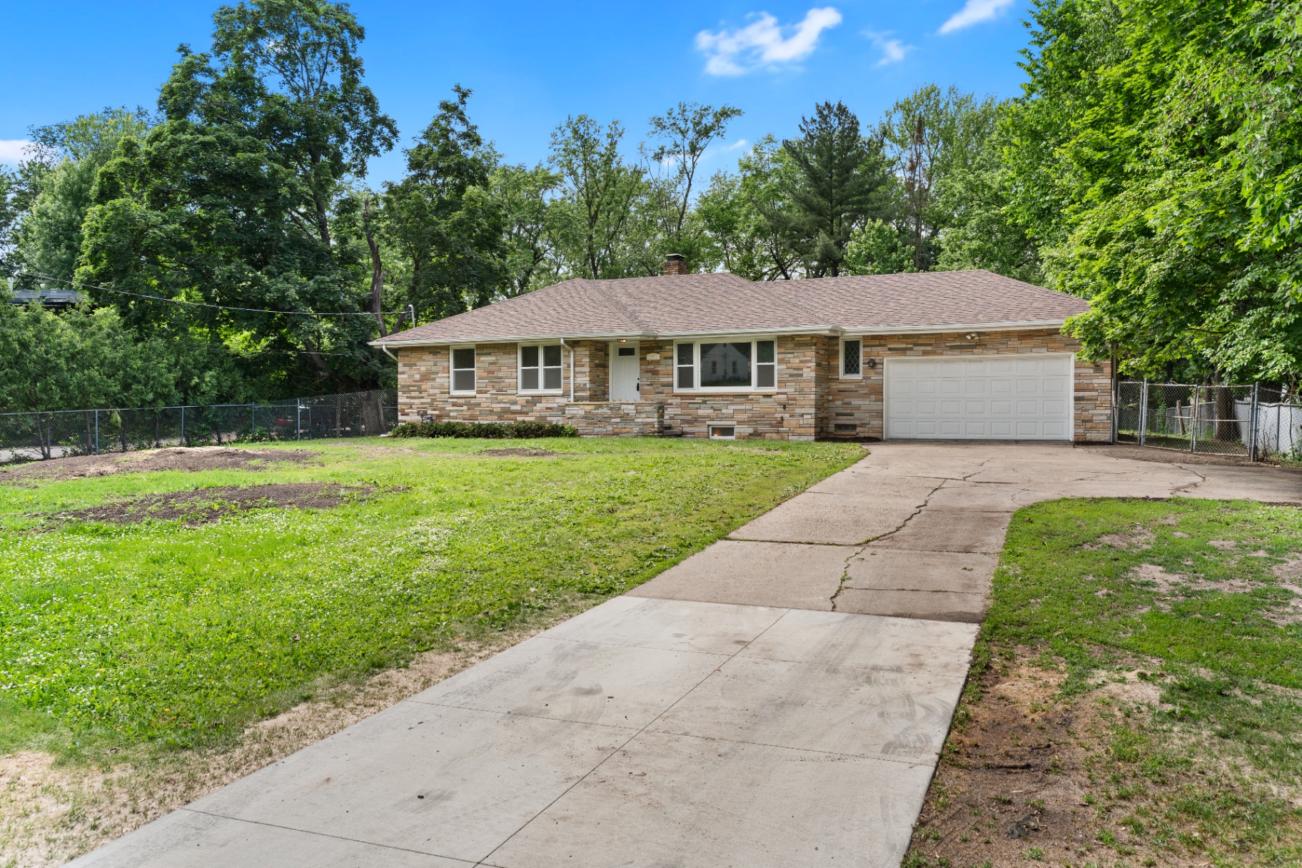 Exterior listing photography